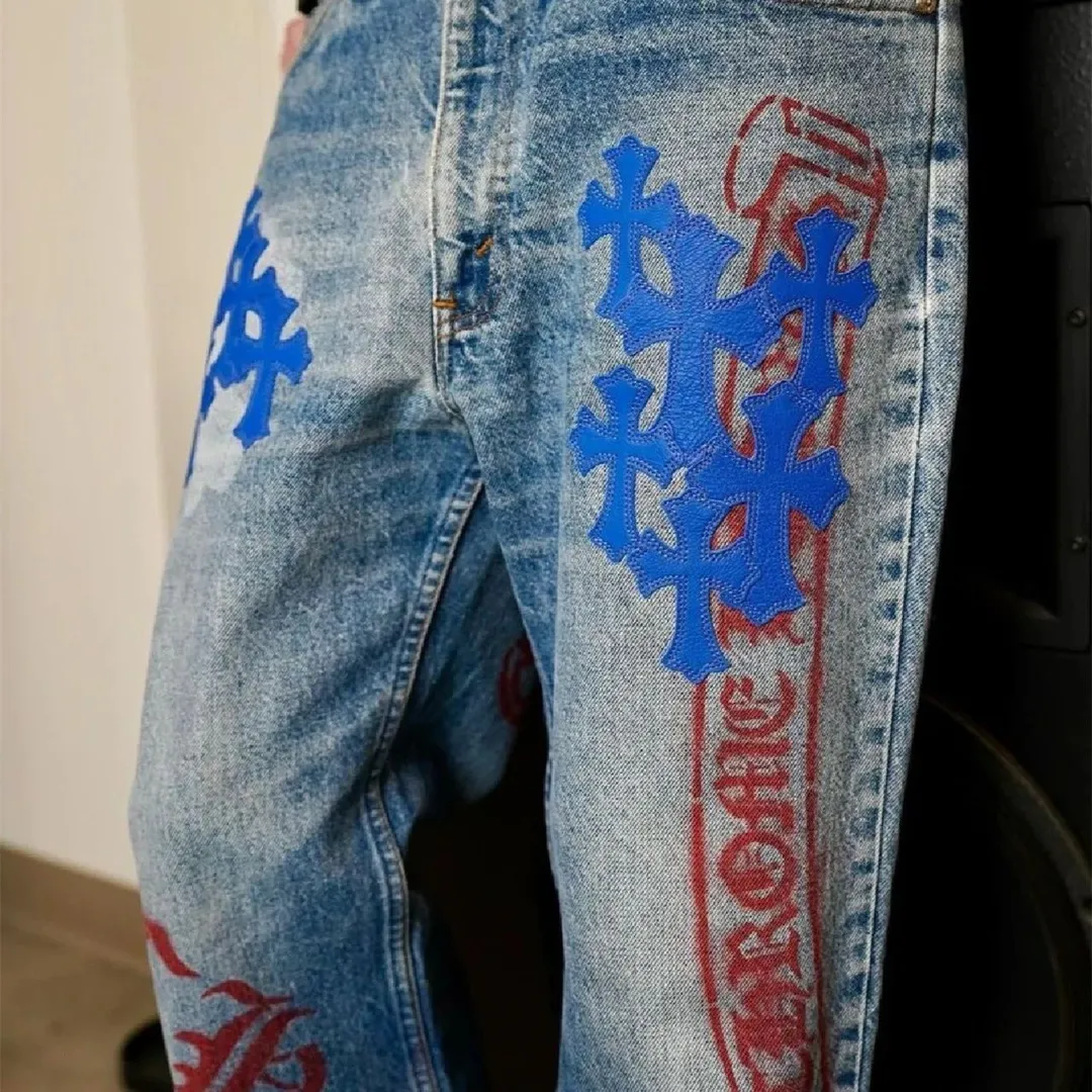 P250 [next day] Chrome Hearts | 24SS CH Chrome Hearts Cross Sanskrit Limited Edition Graffiti Printed Leather Jeans - Chrome Hearts' most popular pants, la la la. Made of beaded canvas fabric, heavy washing makes the upper body of the fabric more textured, and the pants are tall and straight! The three-dimensional cutting of the whole trousers is a masterpiece! The hardware is customized by zp. The beaded canvas fabric is thick and soft after being washed. It has good breathability. Customized small leather label. Unique design. The details are simple and elegant, and the workmanship is exquisite. The whole trousers are neatly routed and the details are in place! It’s so cool that both men and women can easily control the genderless trend!  Color: blue Size: 28 30 32 34 Corresponding sizes s-xl are available and shipped in seconds. Detailed sizes can be found in Figure 9